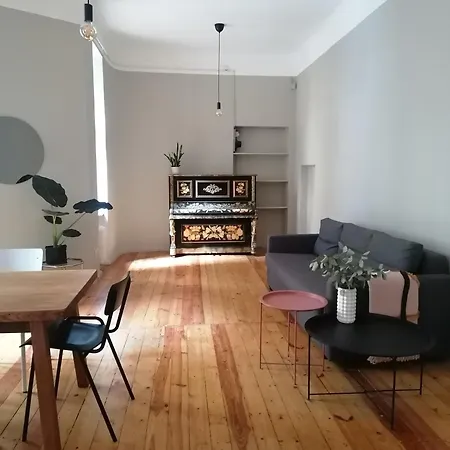 Spacious 75sqm Art Nouveau District Gem リガ